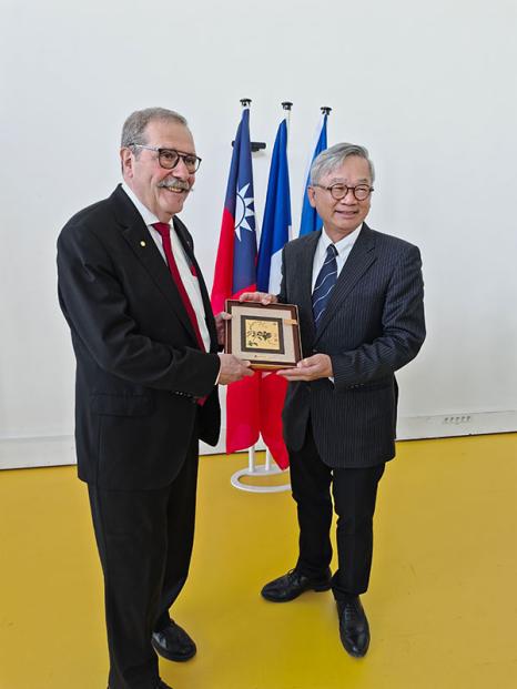 Prof. Alain Aspect et Prof. Cheng-Wen WU